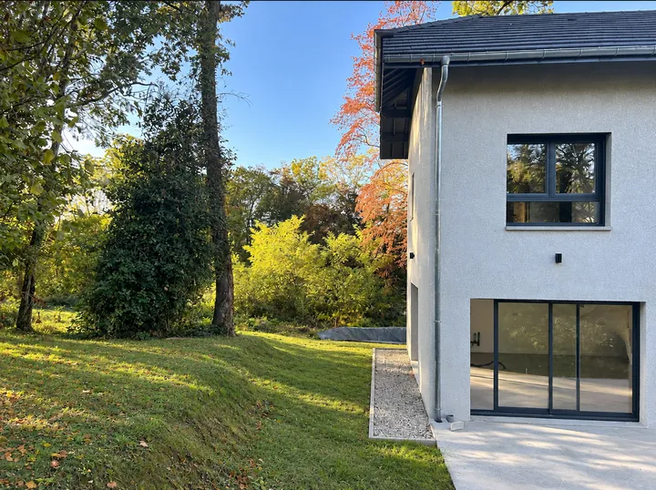 Maison et jardin d’automne